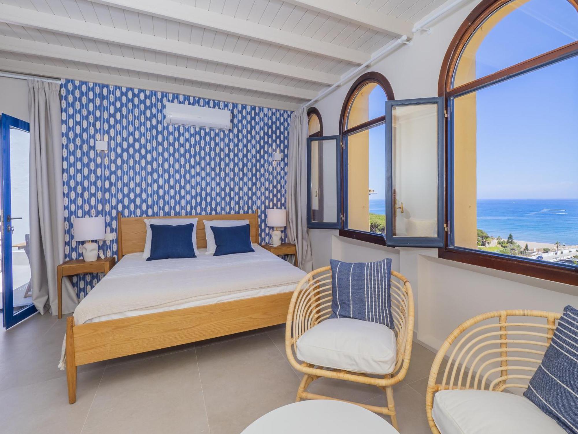 Cubo's Atico Cabopino Port & Parking Marbella