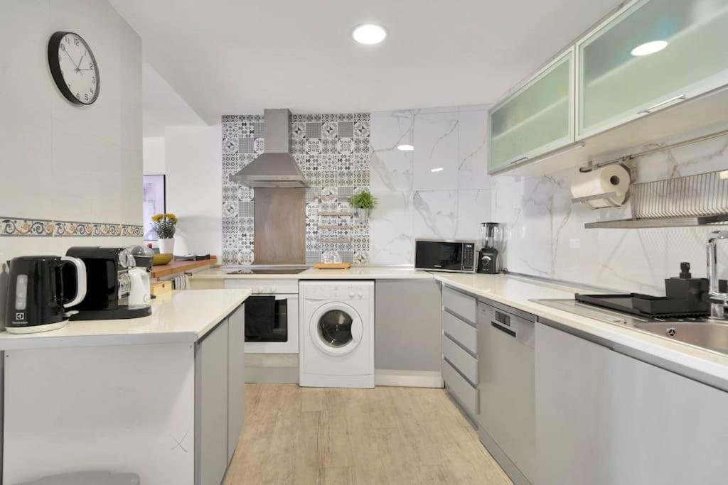 Adosado Con Solarium, Bbq Y Piscina En Las Chapas - Jade 213 Marbella