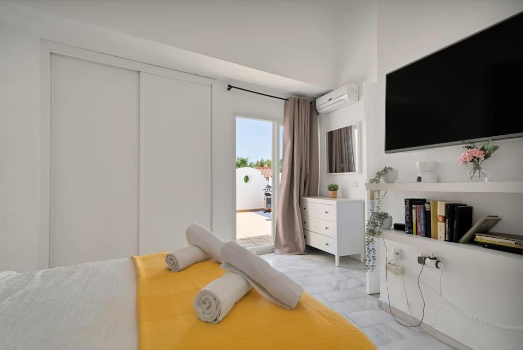 Adosado Con Solarium, Bbq Y Piscina En Las Chapas - Jade 213