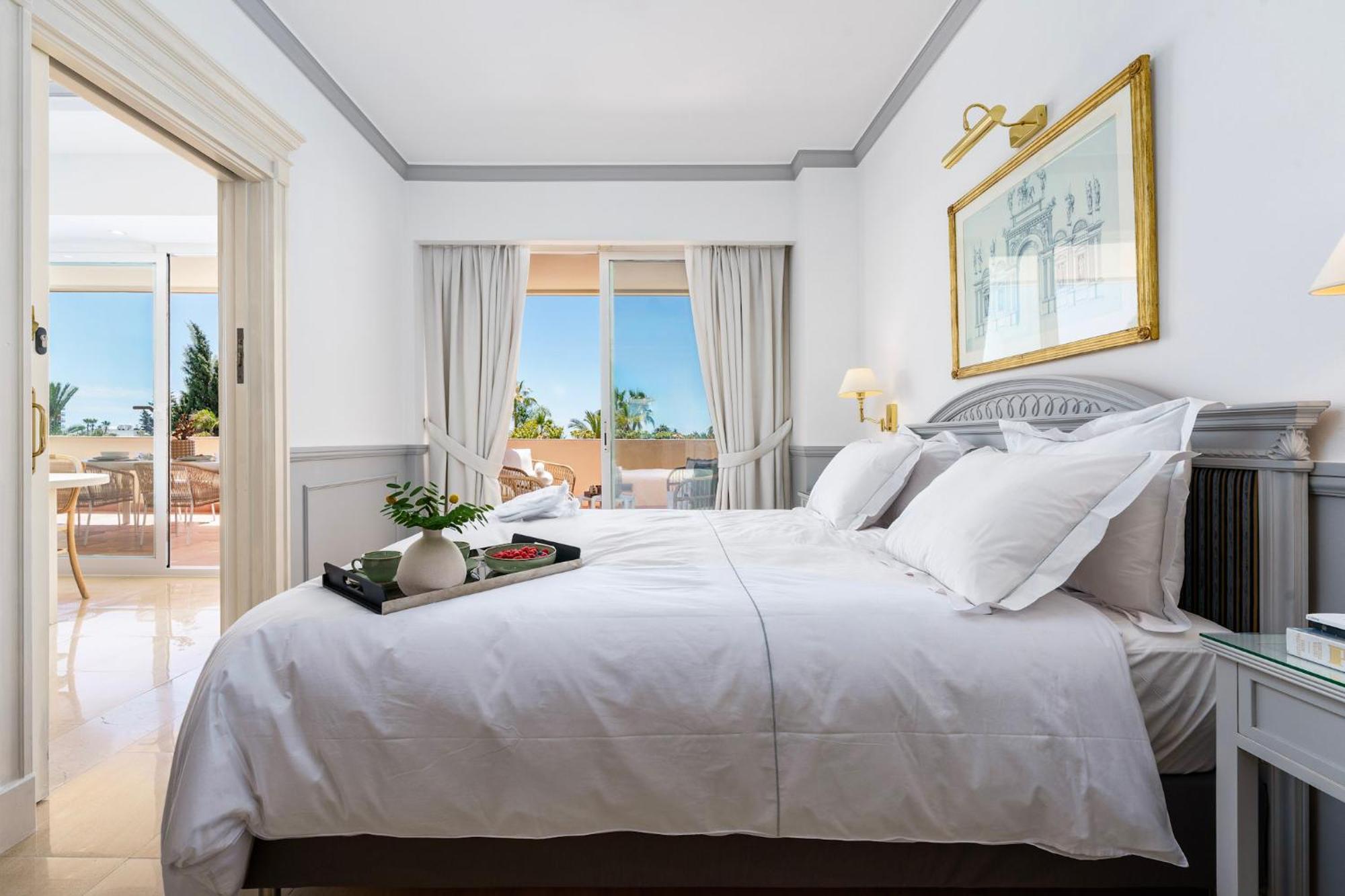 Stunning Renovated 2-bedroom In Golden Mile Marbella