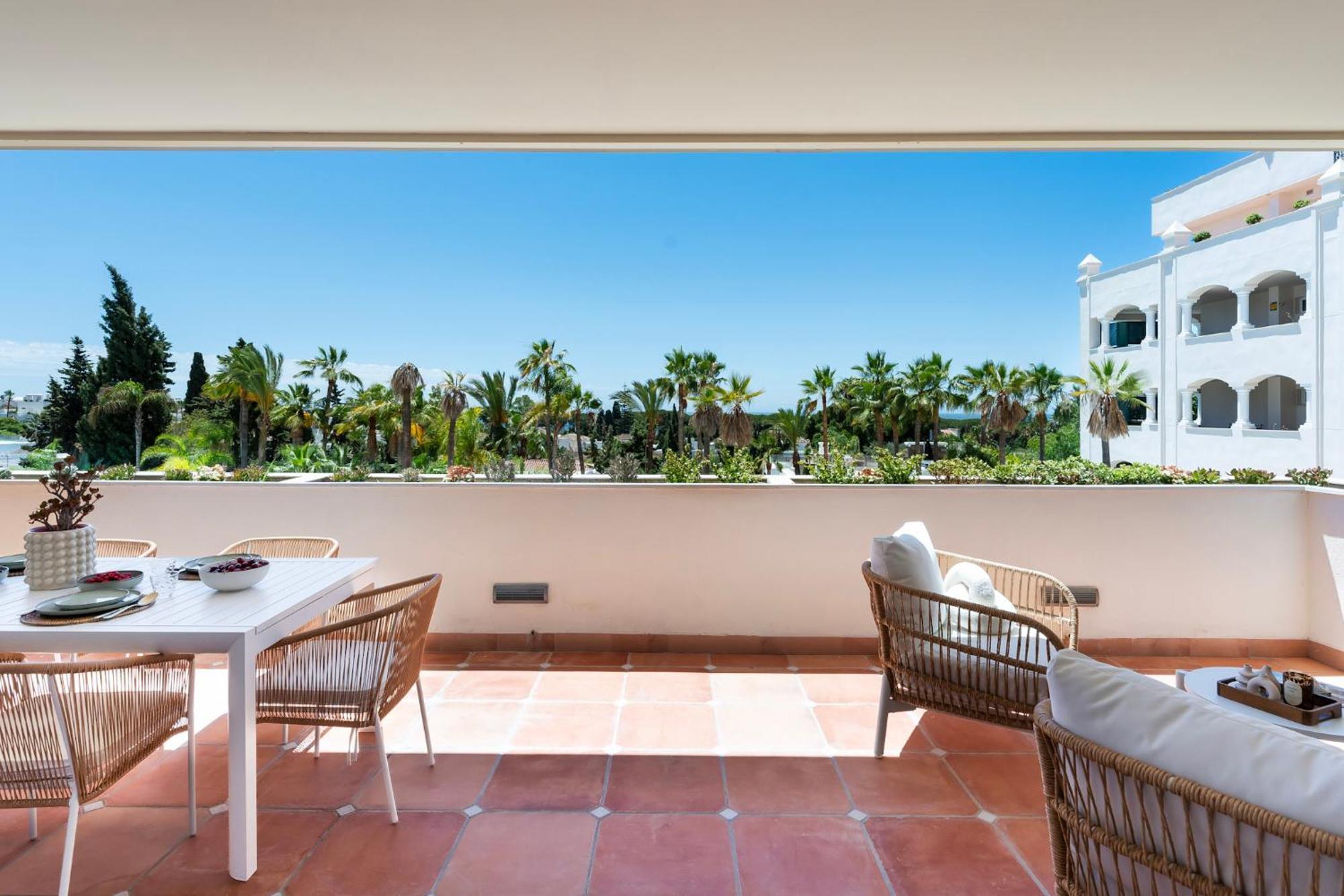 Stunning Renovated 2-bedroom In Golden Mile
