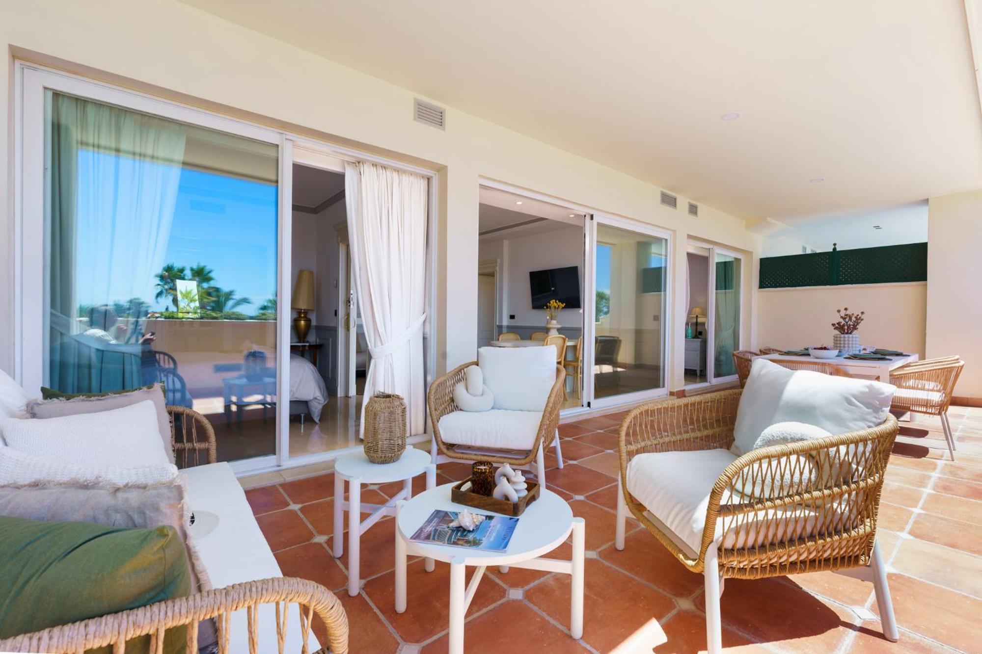 Stunning Renovated 2-bedroom In Golden Mile Apartamento