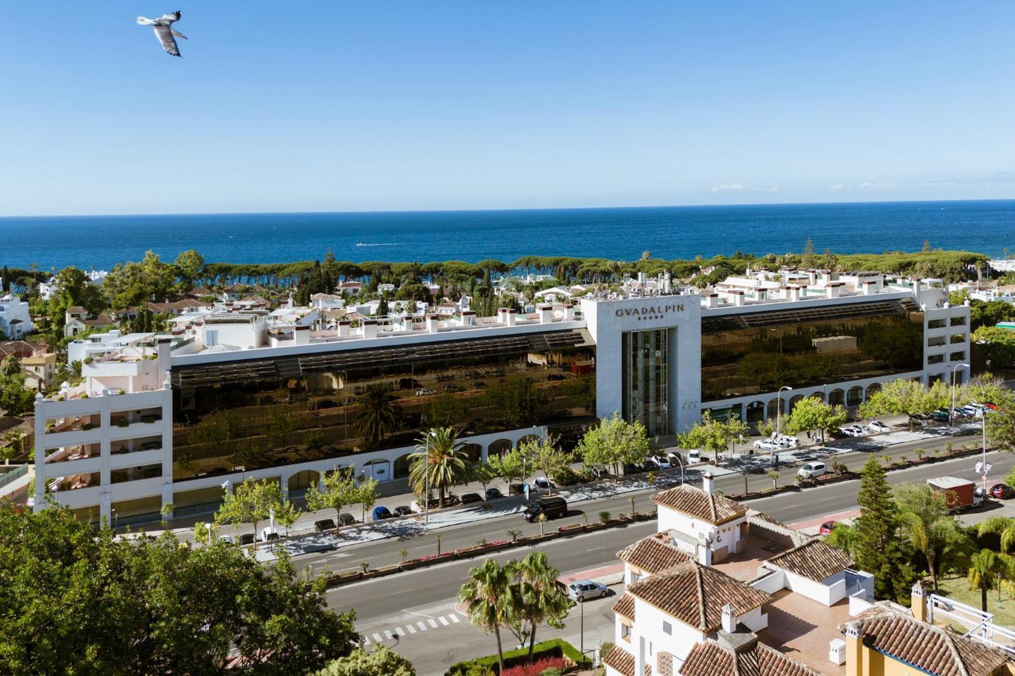 Stunning Renovated 2-bedroom In Golden Mile Apartamento