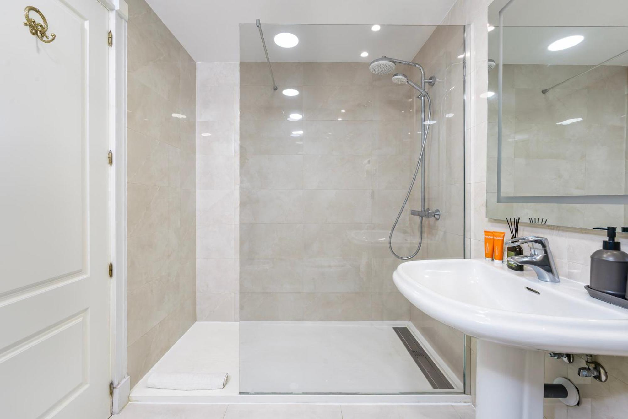 Stunning Renovated 2-bedroom In Golden Mile Apartamento *