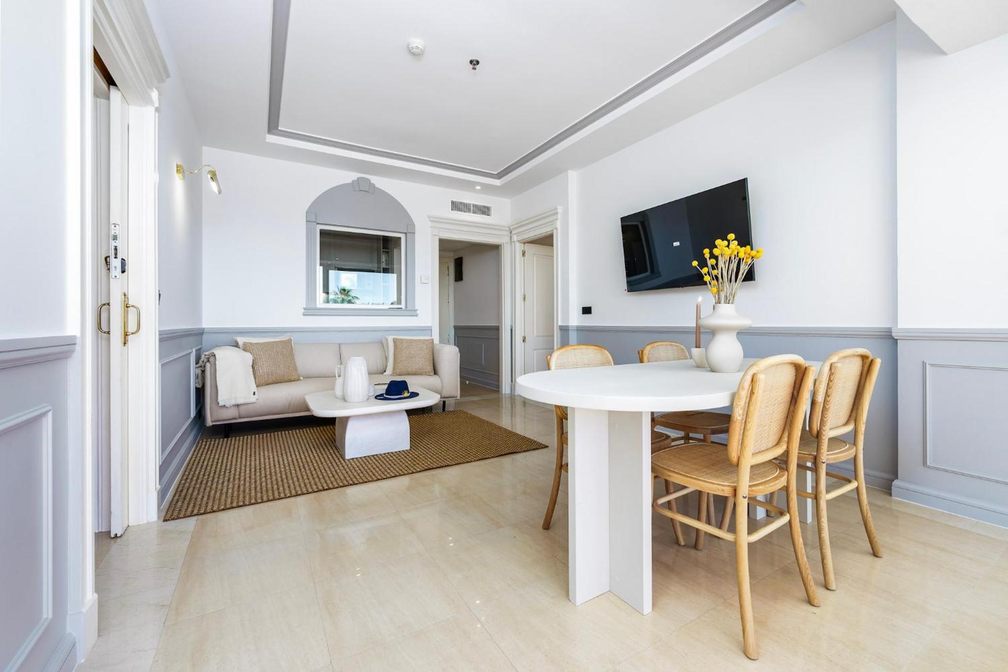 Stunning Renovated 2-bedroom In Golden Mile * Marbella