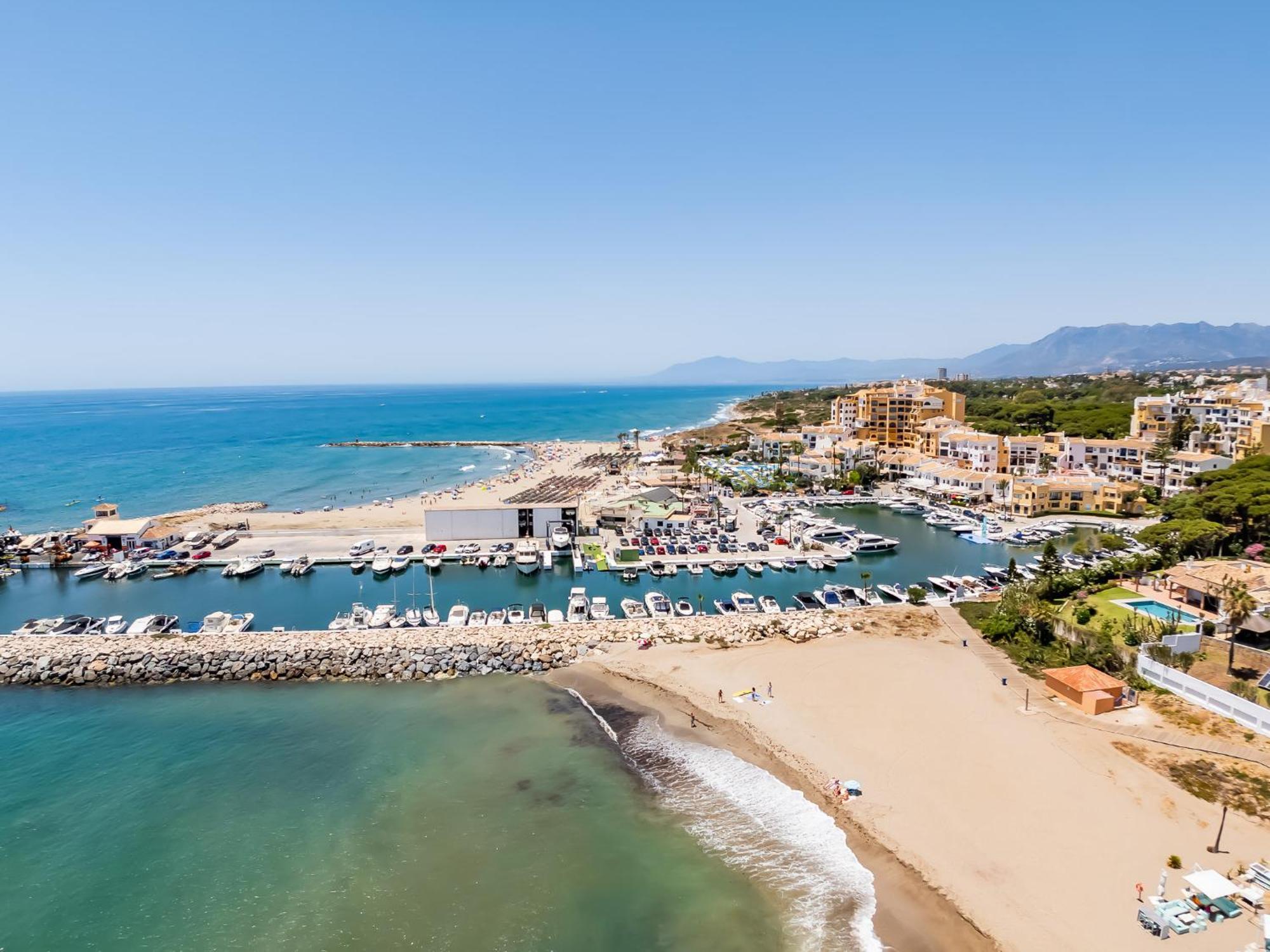 Calmamar Cabopino Beachfront In
