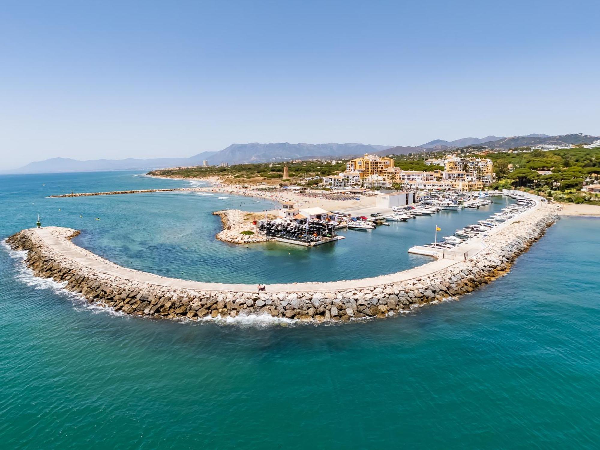 Calmamar Cabopino Beachfront In