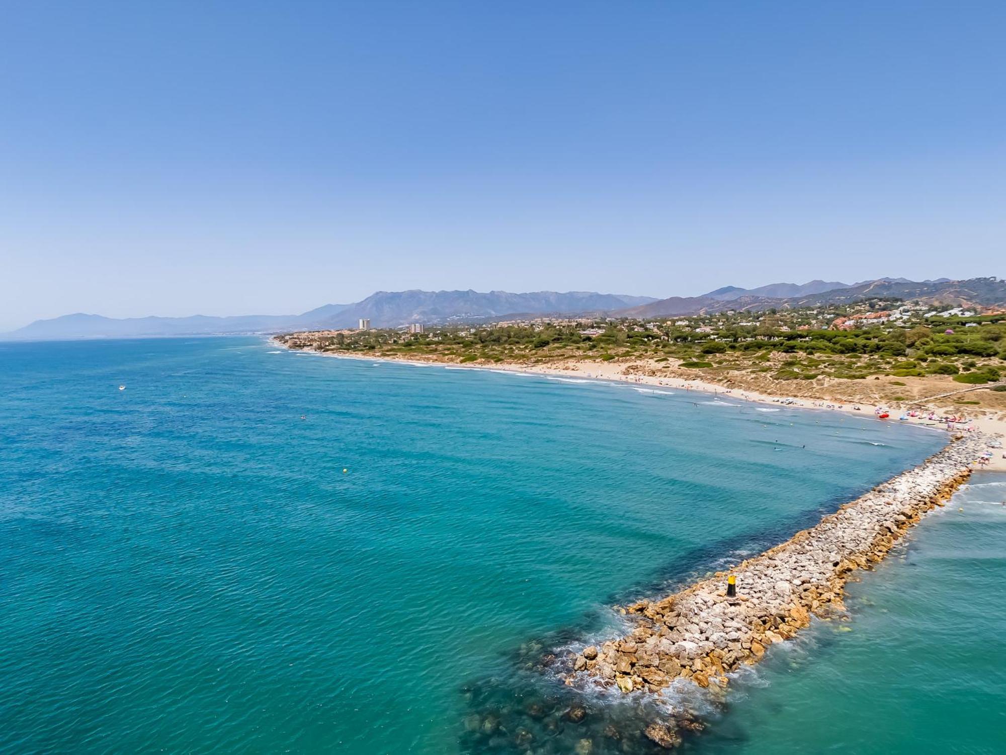 Calmamar Cabopino Beachfront In Villa *