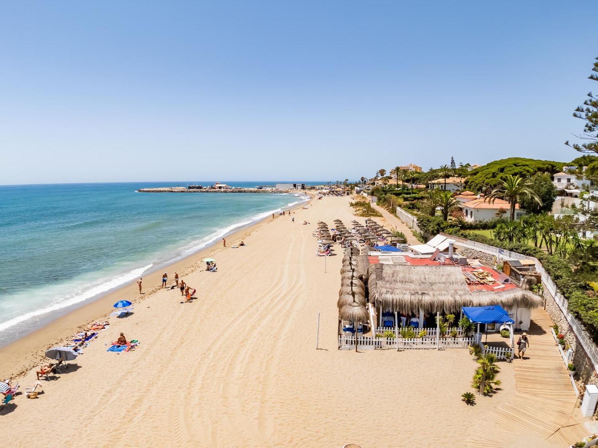 Villa Calmamar Cabopino Beachfront In *