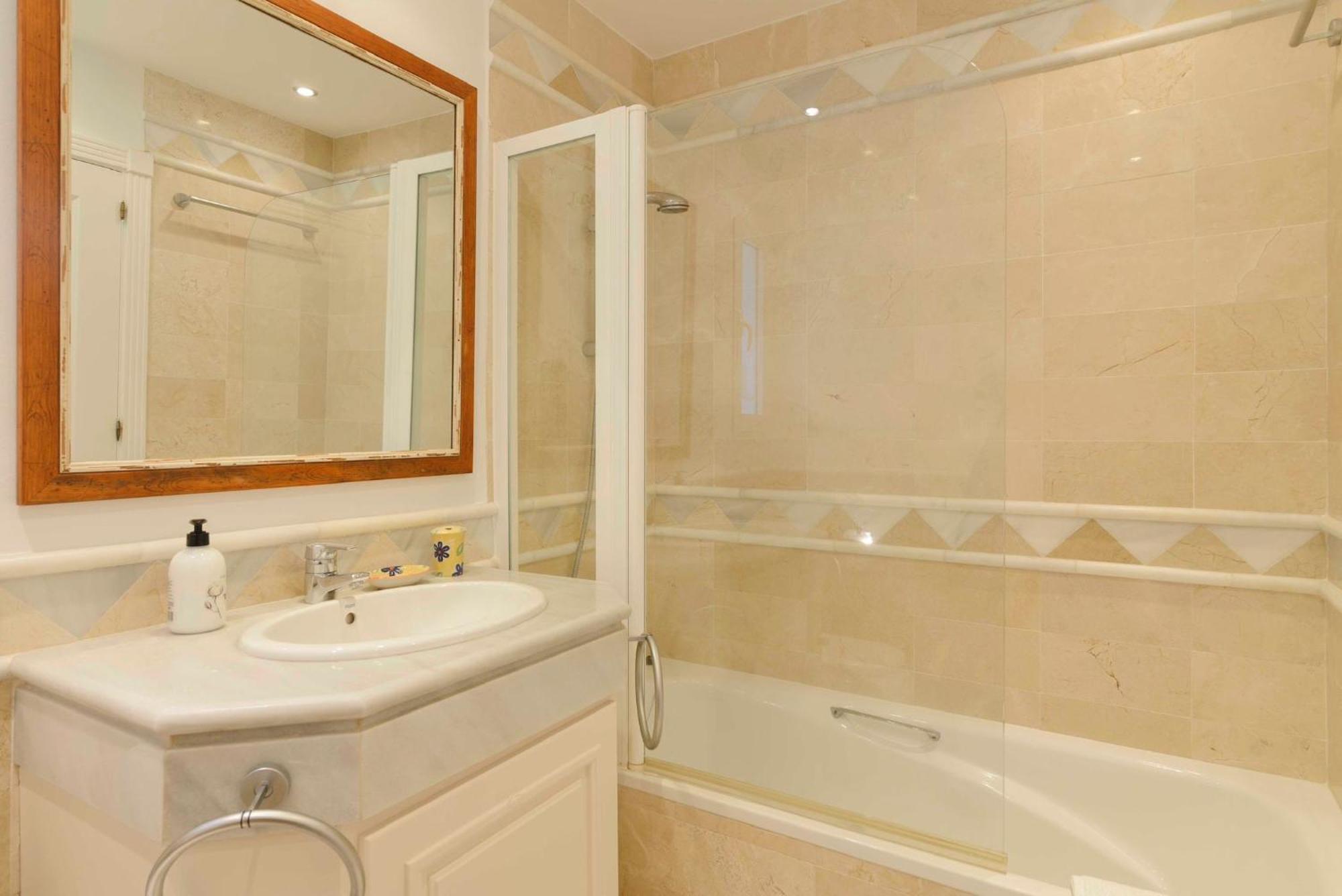 Duque Los Monteros Villa *