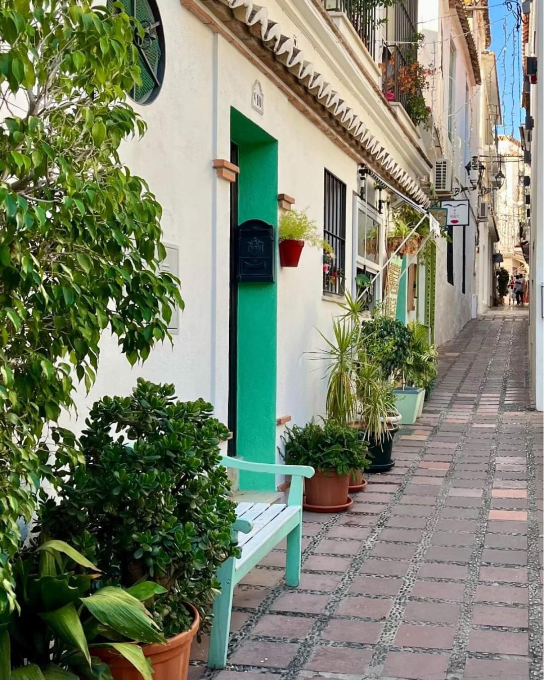 Cozy 2-bed 2-bathroom In Town Centre