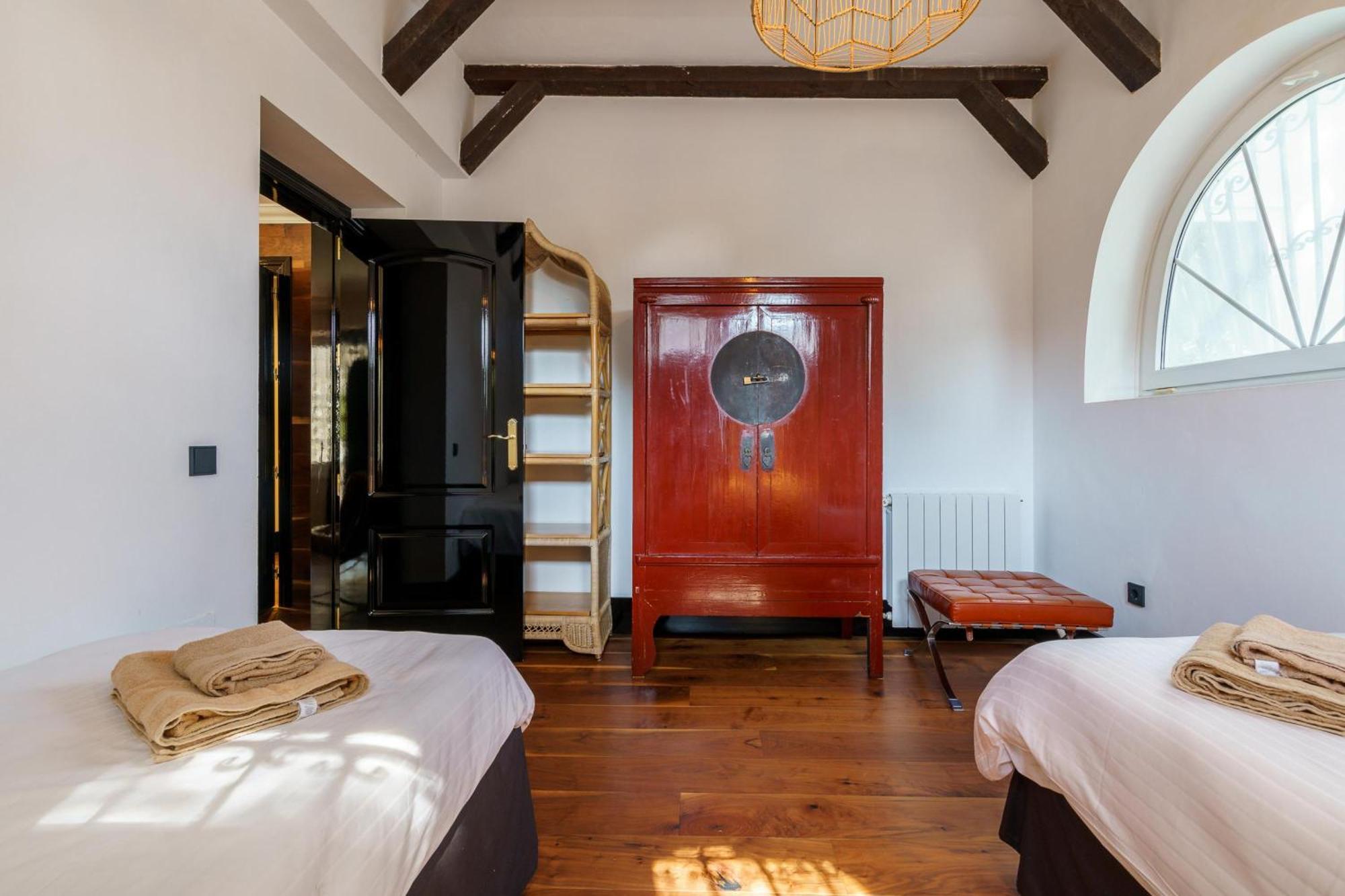 Golden Luxury Pool Retreat & Villa *