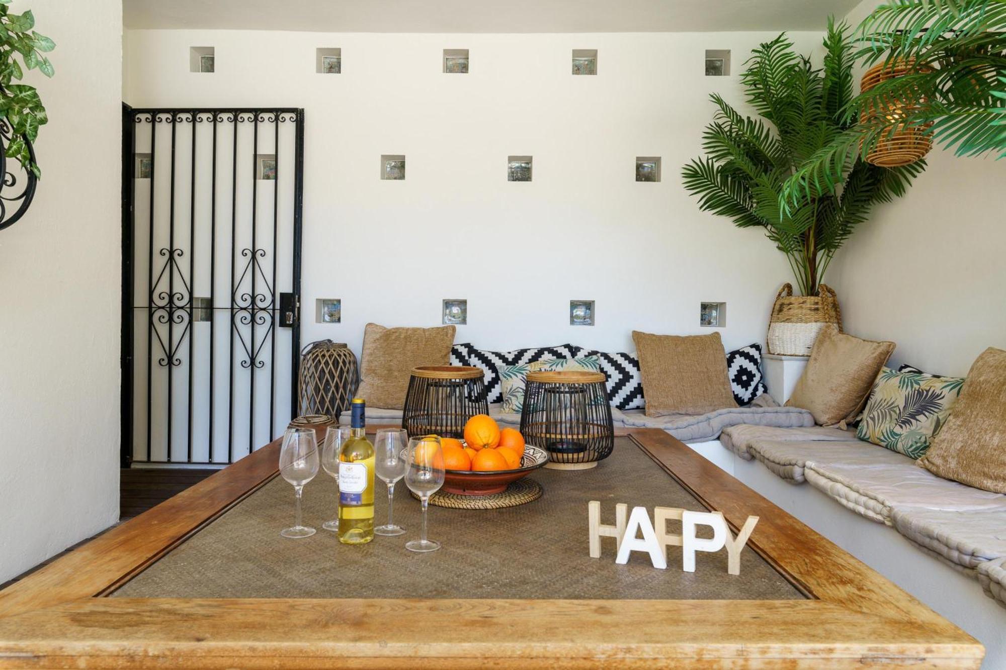 Golden Luxury Pool Retreat & Villa Marbella