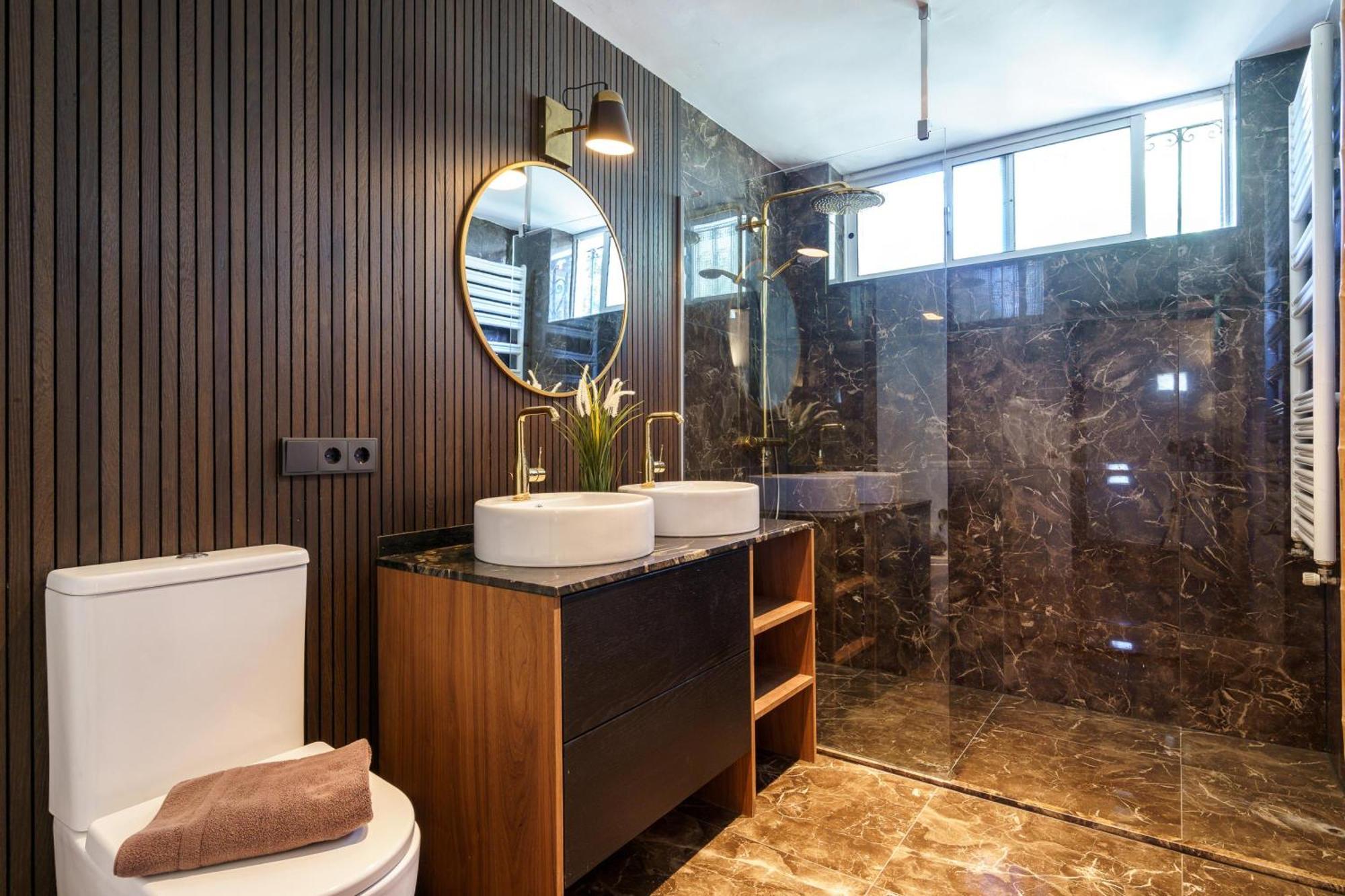 Golden Luxury Pool Retreat & *