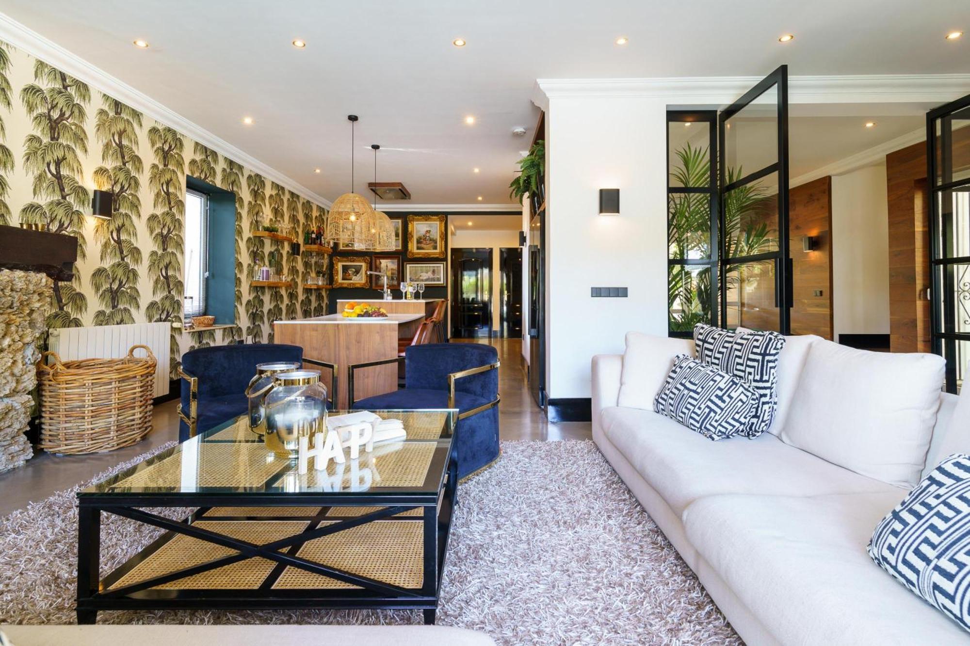 Golden Luxury Pool Retreat & Villa