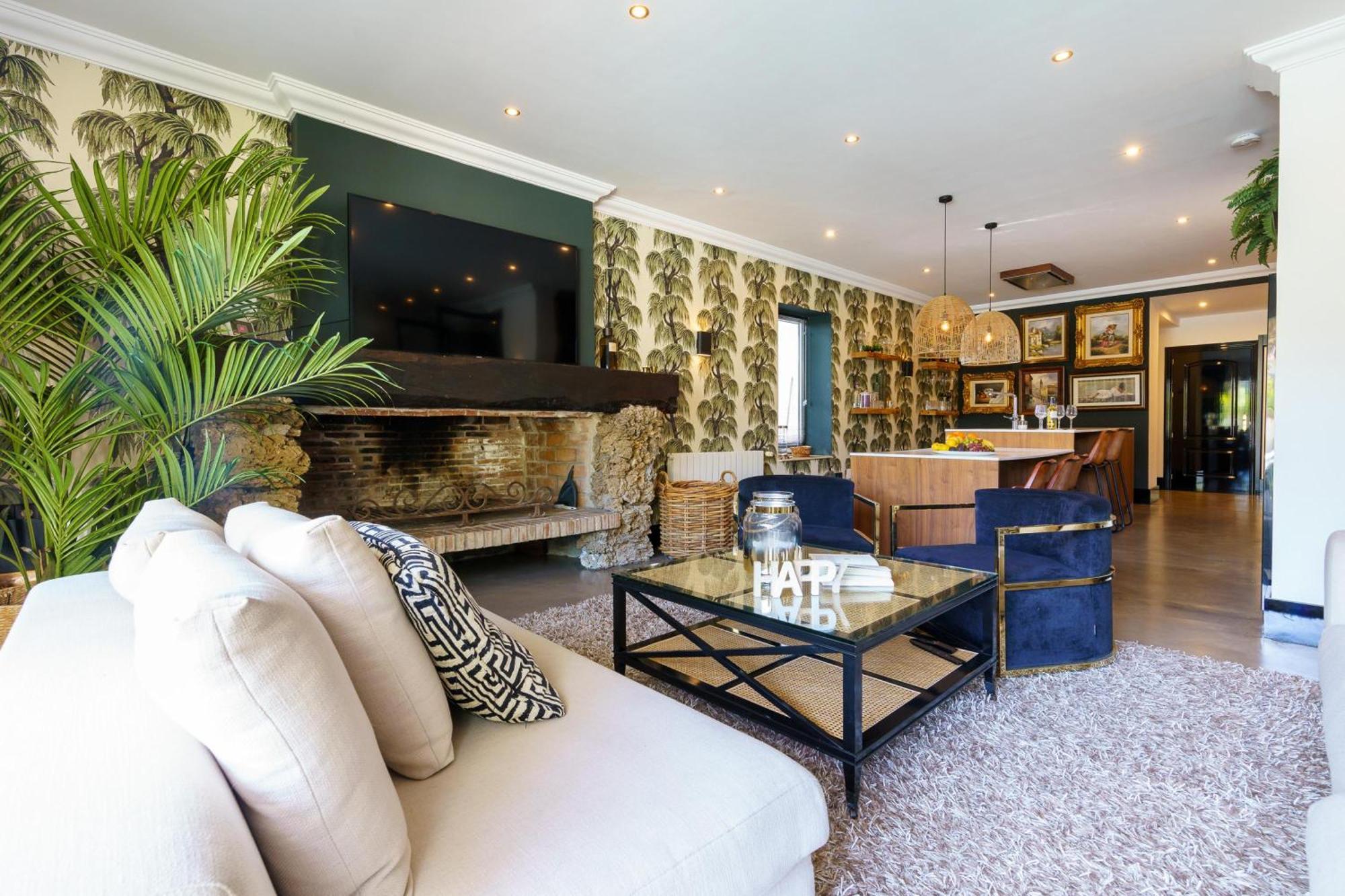Golden Luxury Pool Retreat & Marbella