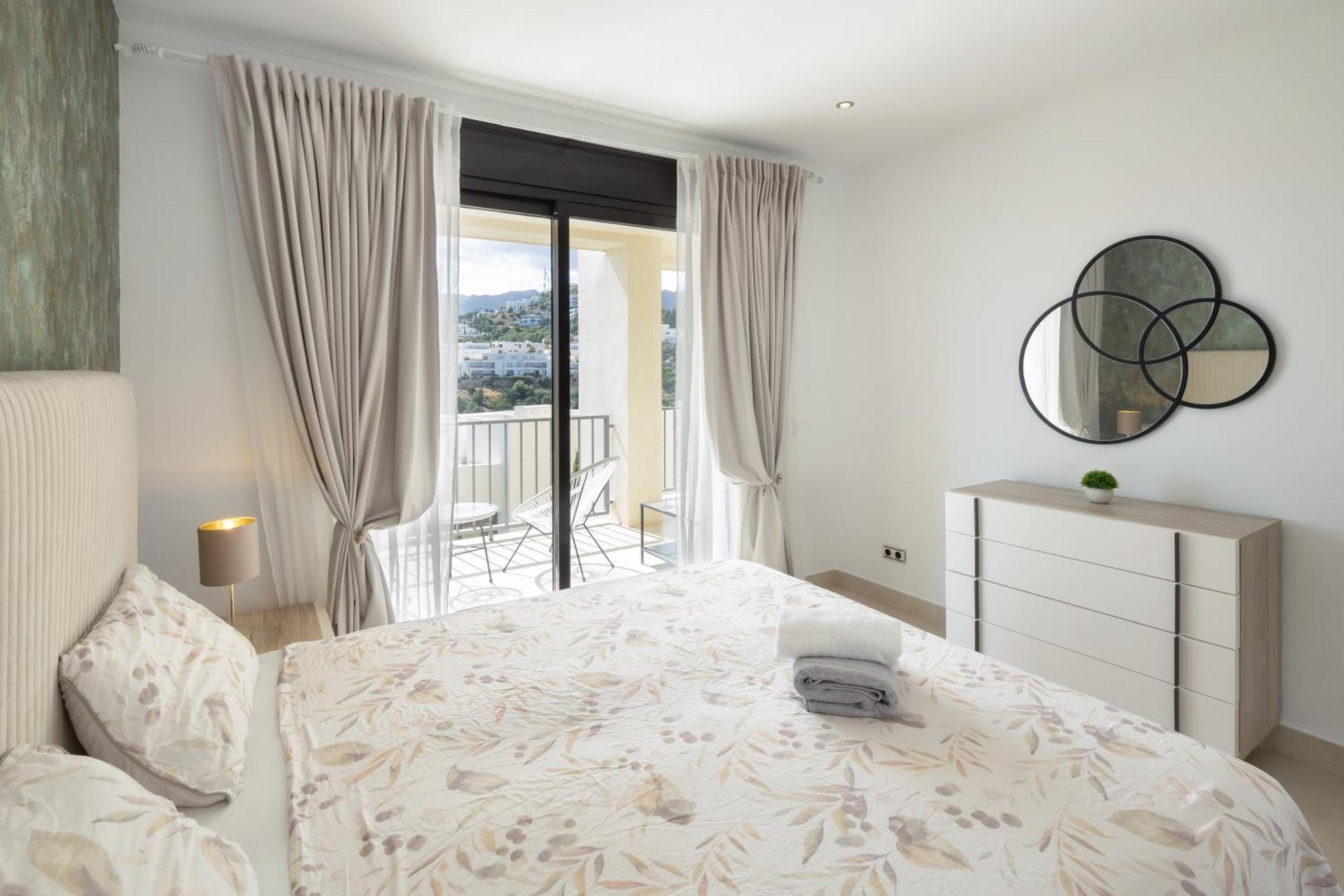 Spectacular Views - Luxury In - Hills Apartment *