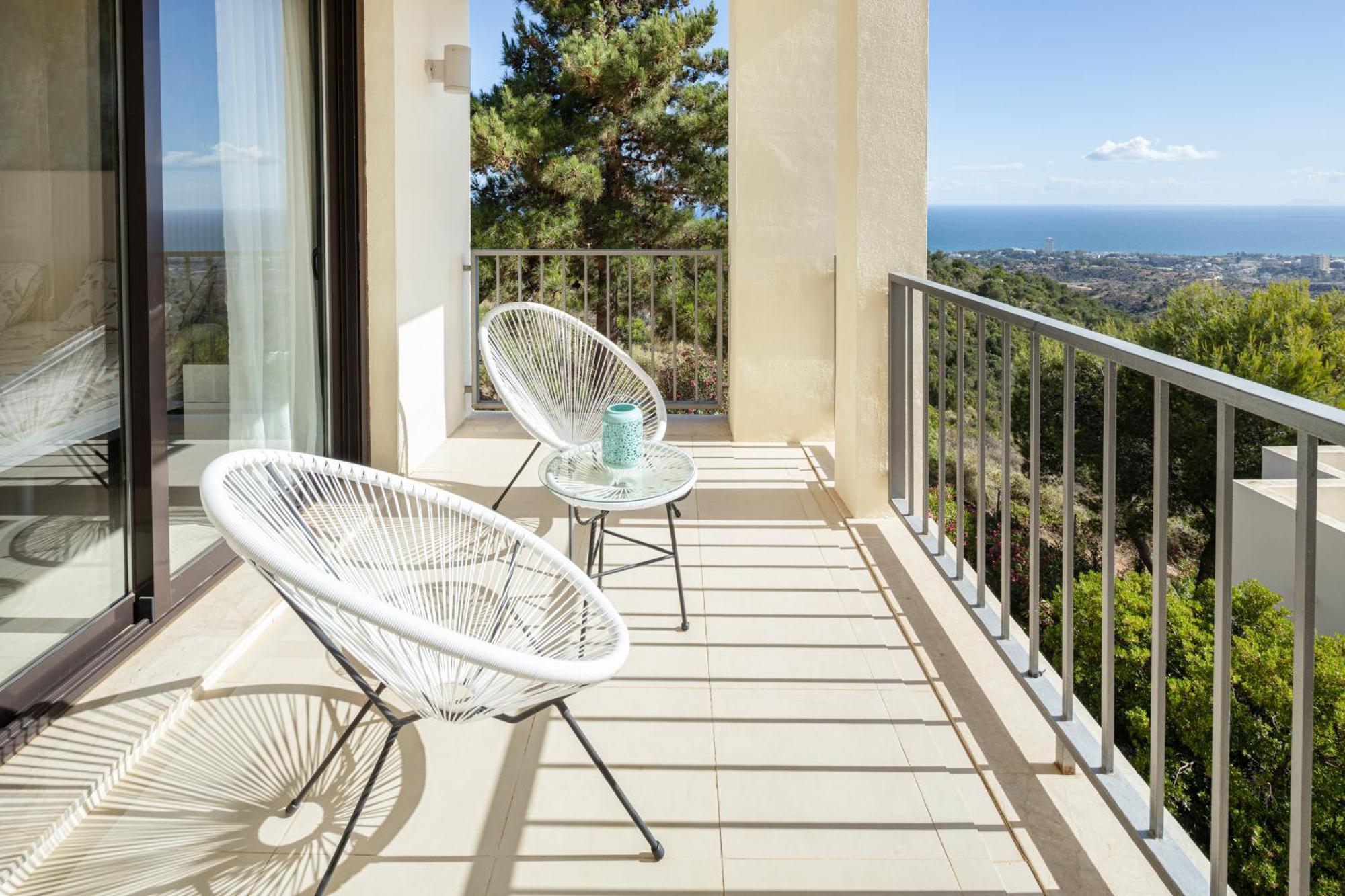 Spectacular Views - Luxury In - Hills Apartment *