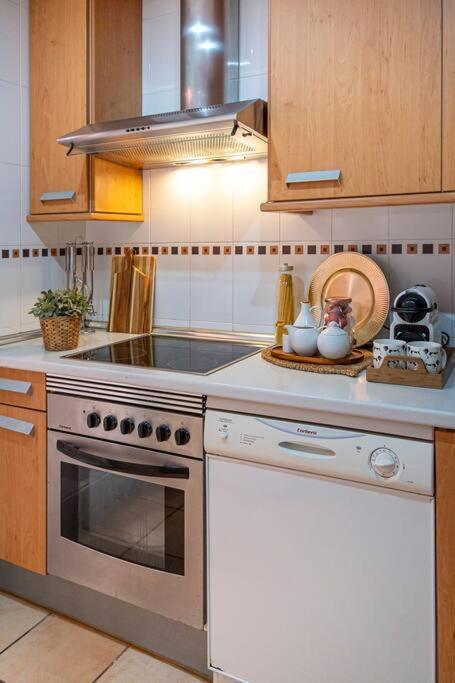 Beautiful 2br With Terrace, Garden & Pool Apartment *