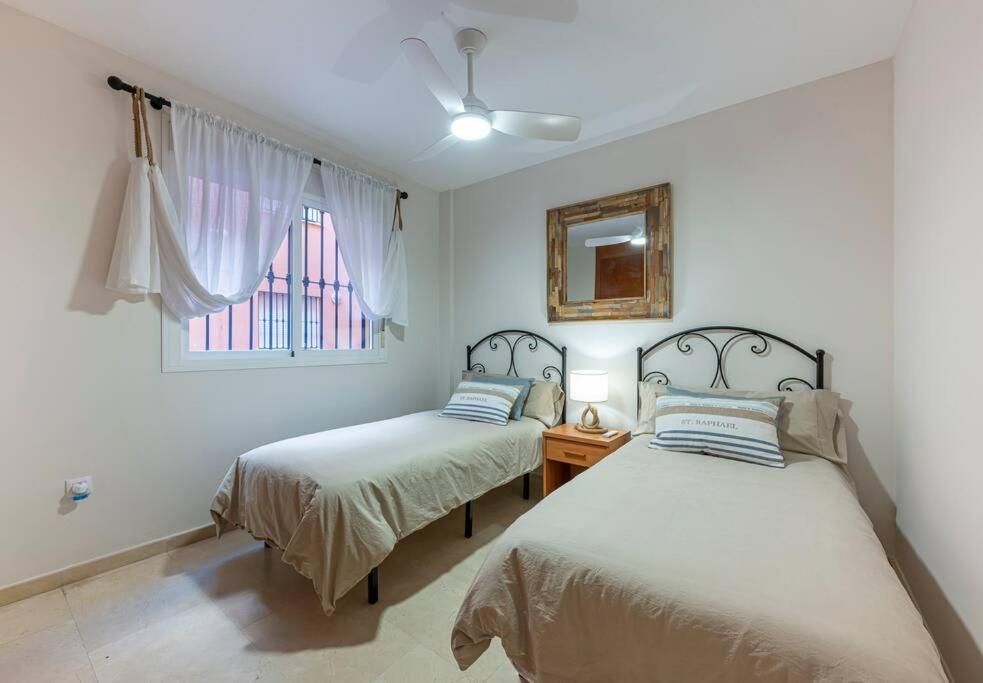Beautiful 2br With Terrace, Garden & Pool Apartment *