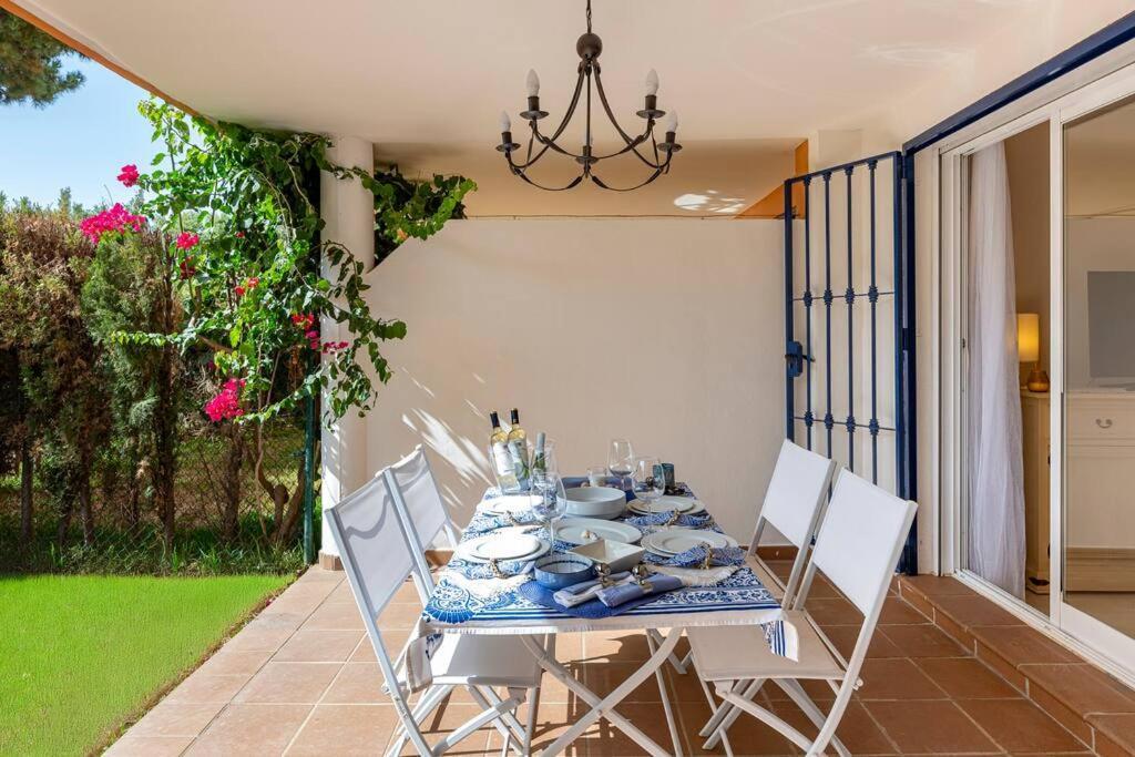 Beautiful 2br With Terrace, Garden & Pool Apartment