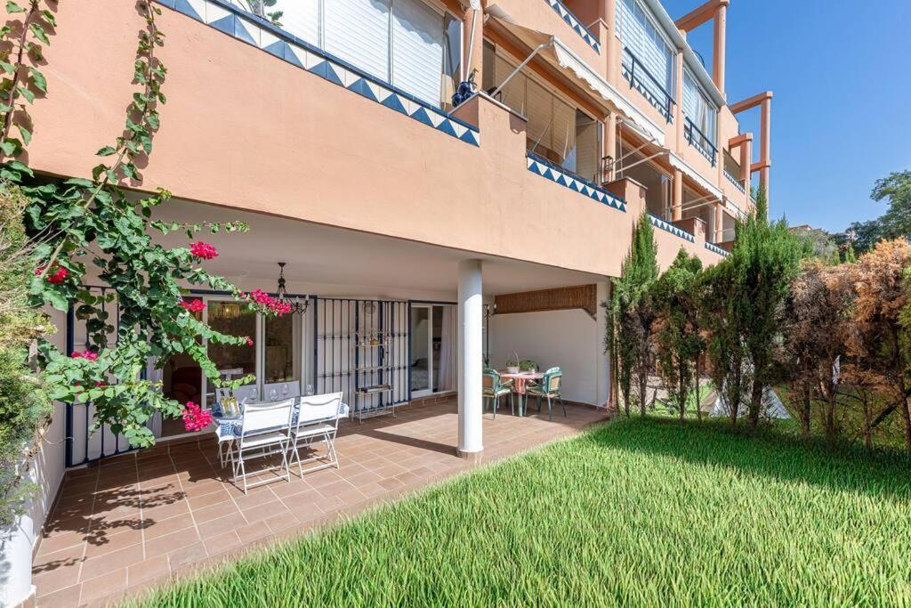 Beautiful 2br With Terrace, Garden & Pool Apartment