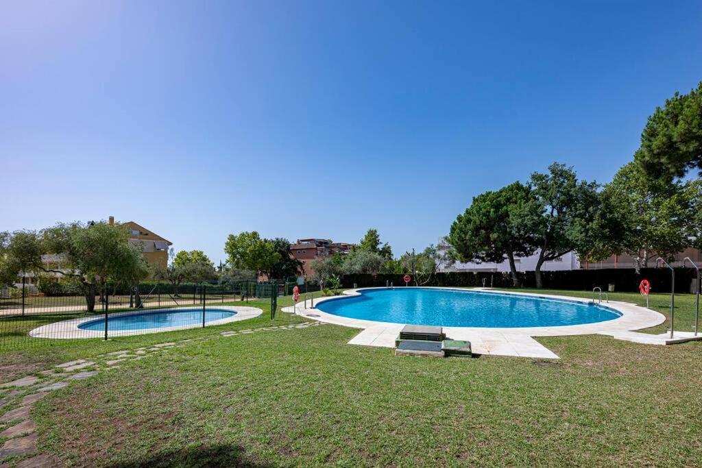 Apartment Beautiful 2br With Terrace, Garden & Pool