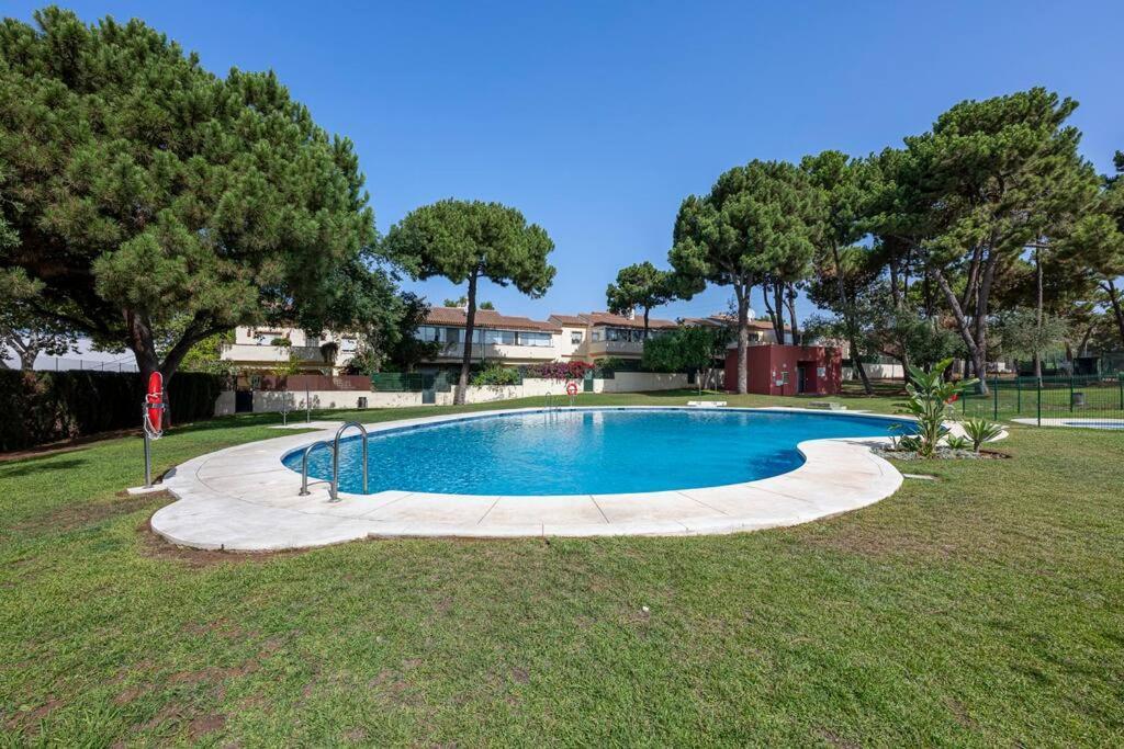 Beautiful 2br With Terrace, Garden & Pool Apartment Marbella
