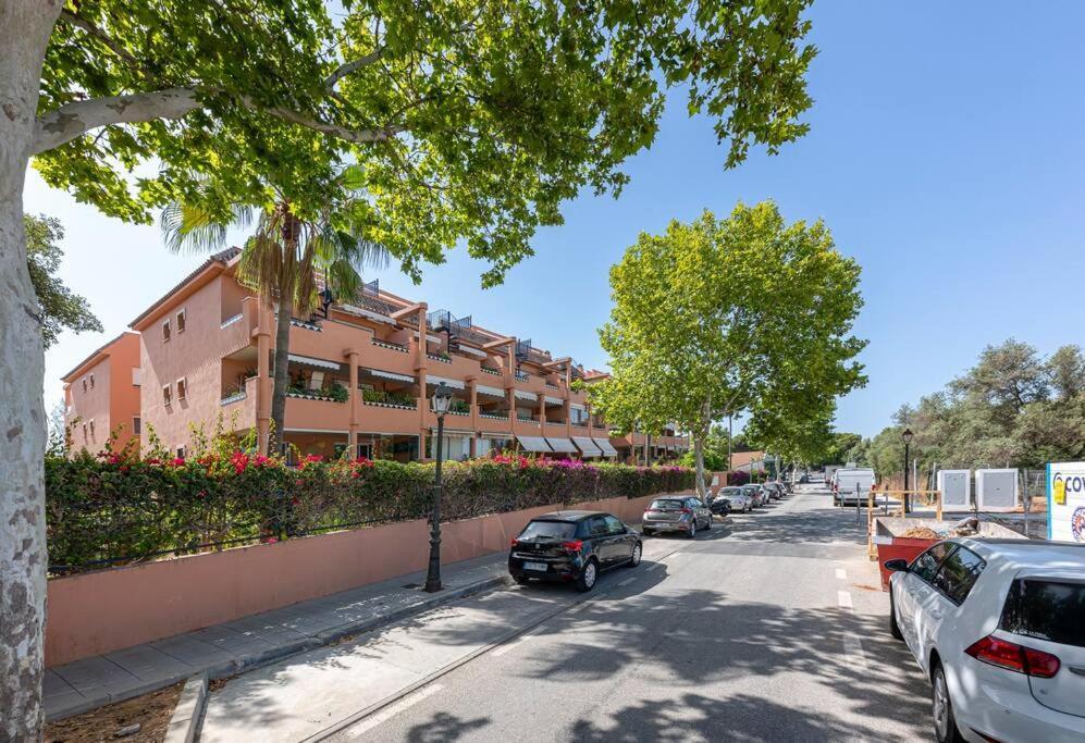 Beautiful 2br With Terrace, Garden & Pool Apartment