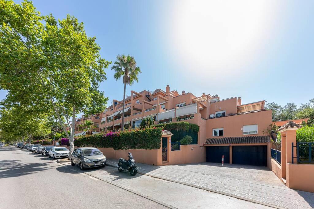 Beautiful 2br With Terrace, Garden & Pool *