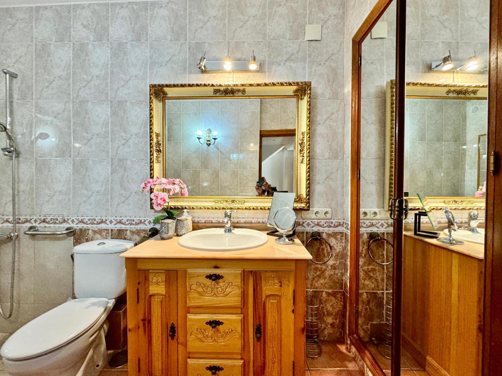 Three Gems Center - Eaw Homes Appartement