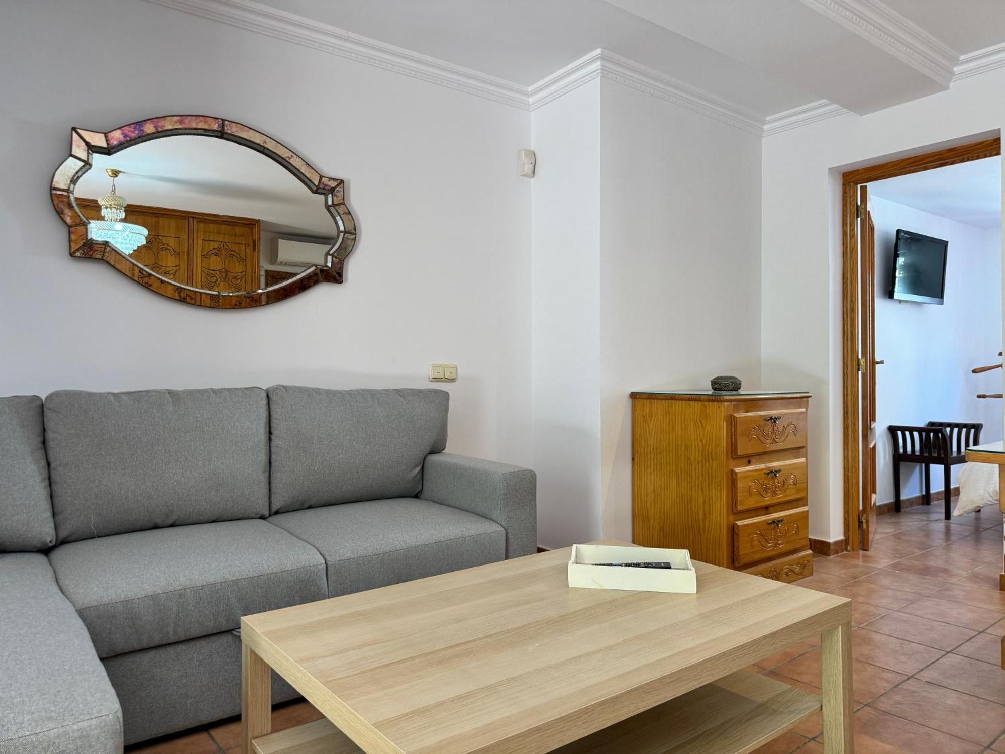 Three Gems Center - Eaw Homes * Marbella
