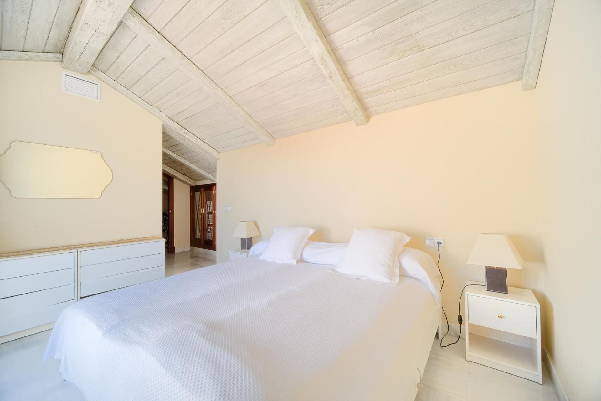 Cozy 3 Bed Duplex With Shared Swimming Pool In Nueva Andalucia