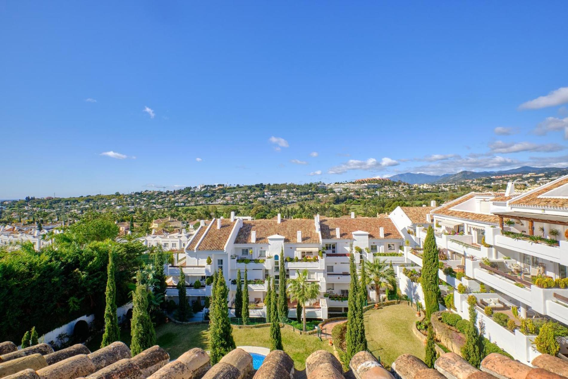 Cozy 3 Bed Duplex With Shared Swimming Pool In Nueva Andalucia Apartment *