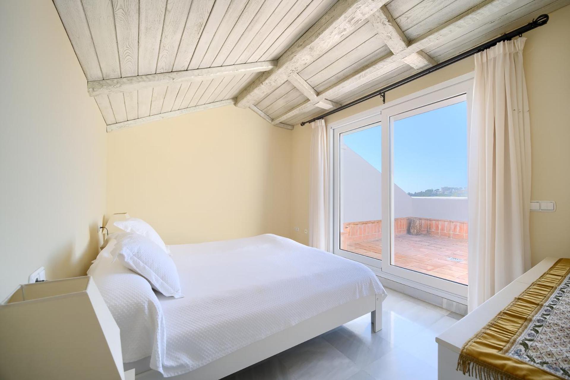 Apartment Cozy 3 Bed Duplex With Shared Swimming Pool In Nueva Andalucia