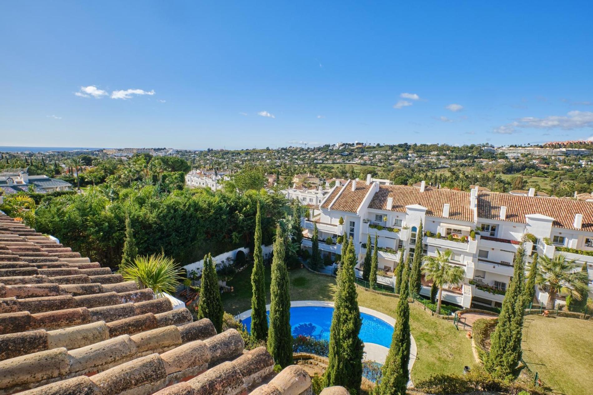 Cozy 3 Bed Duplex With Shared Swimming Pool In Nueva Andalucia *