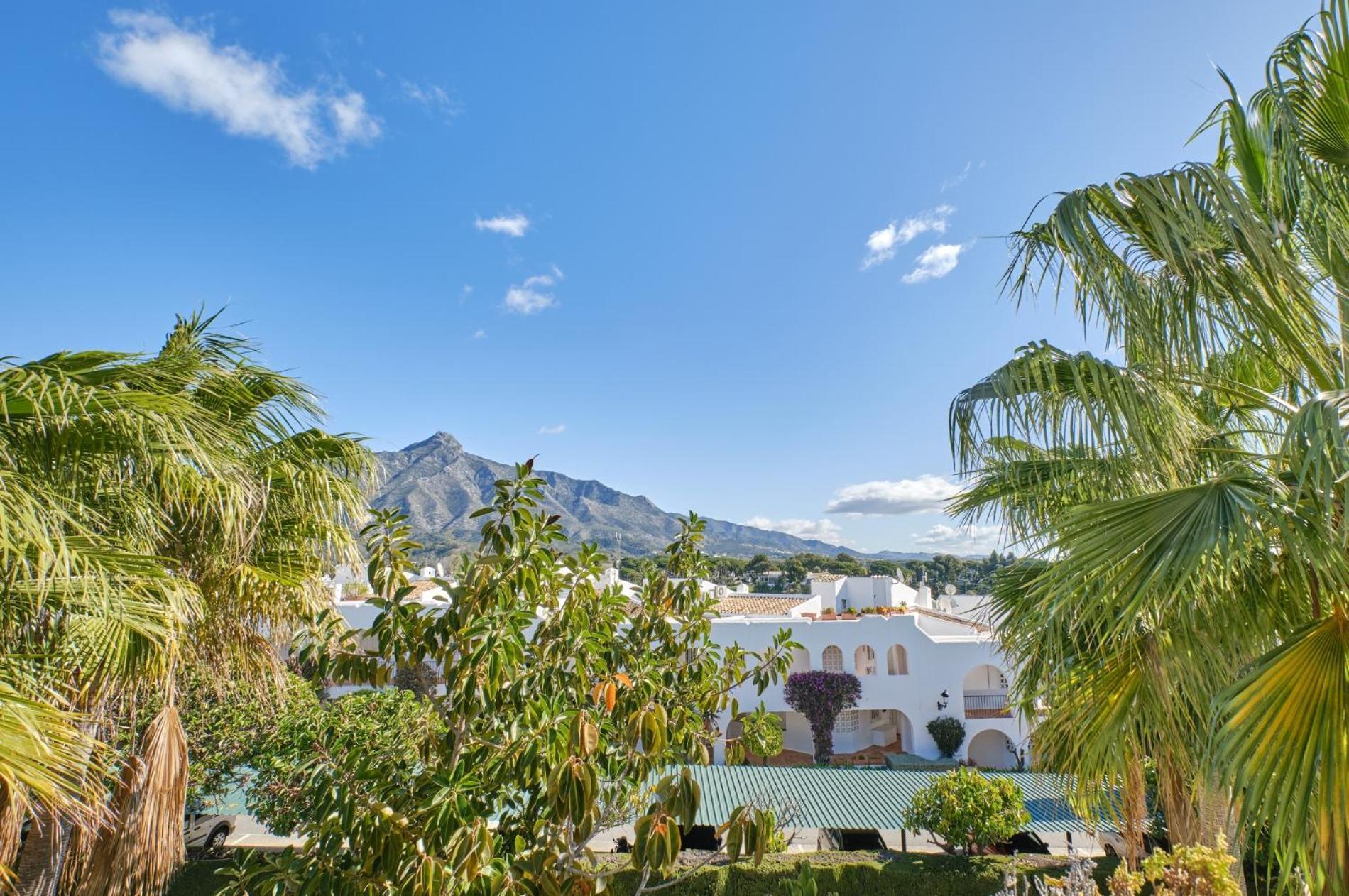 Cozy 3 Bed Duplex With Shared Swimming Pool In Nueva Andalucia Apartment Marbella