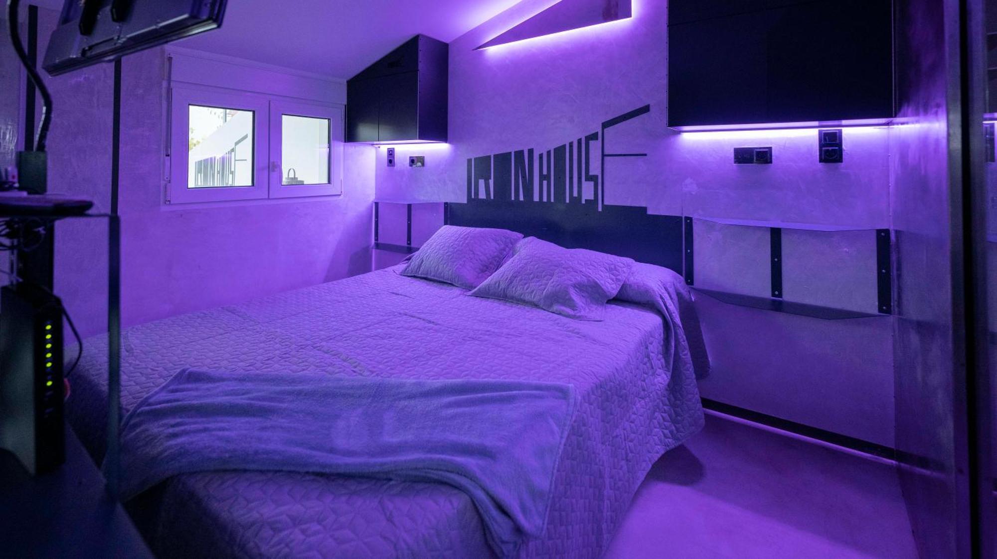 Iron House - Penthouse With Bathtub In Golden Mile & Roman Bridge Appartement *