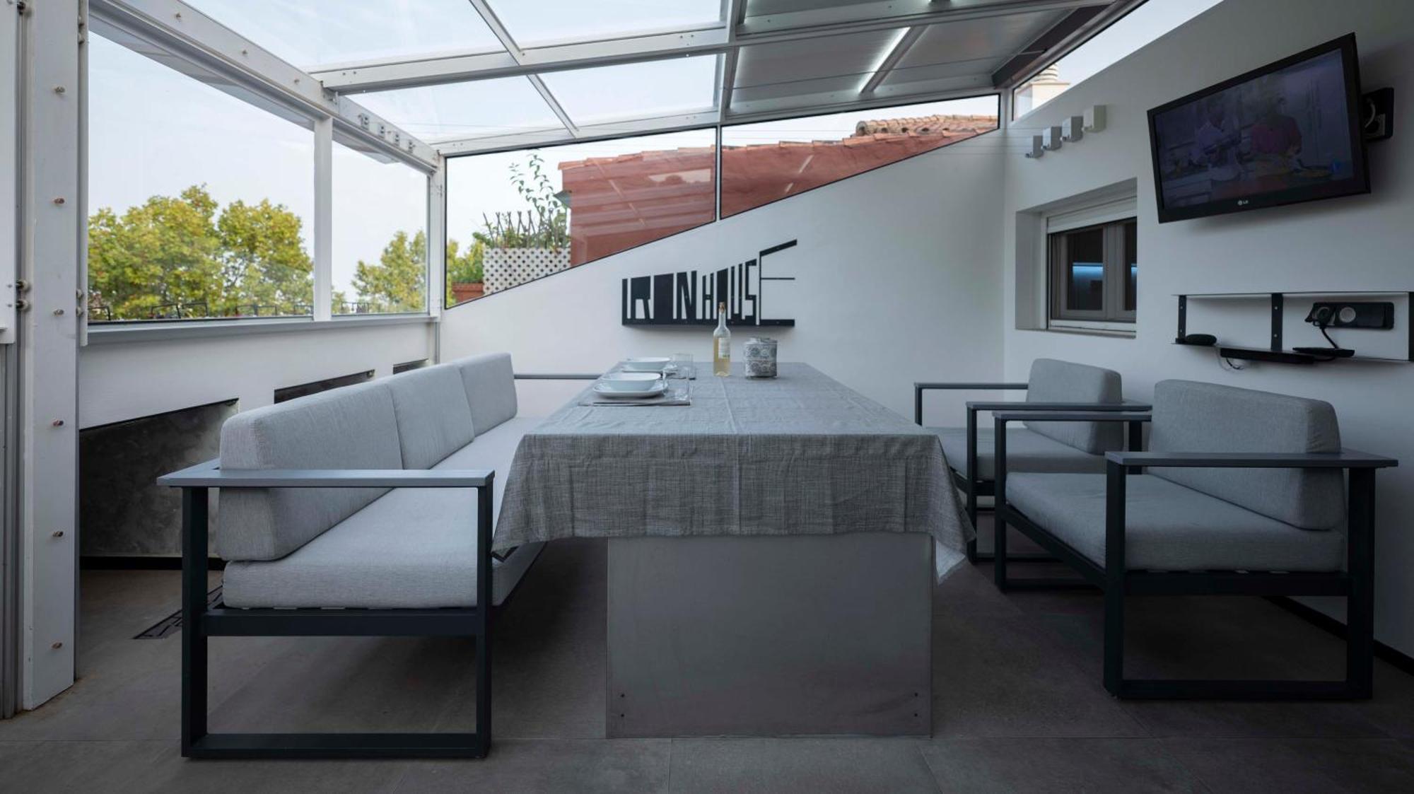 Iron House - Penthouse With Bathtub In Golden Mile & Roman Bridge