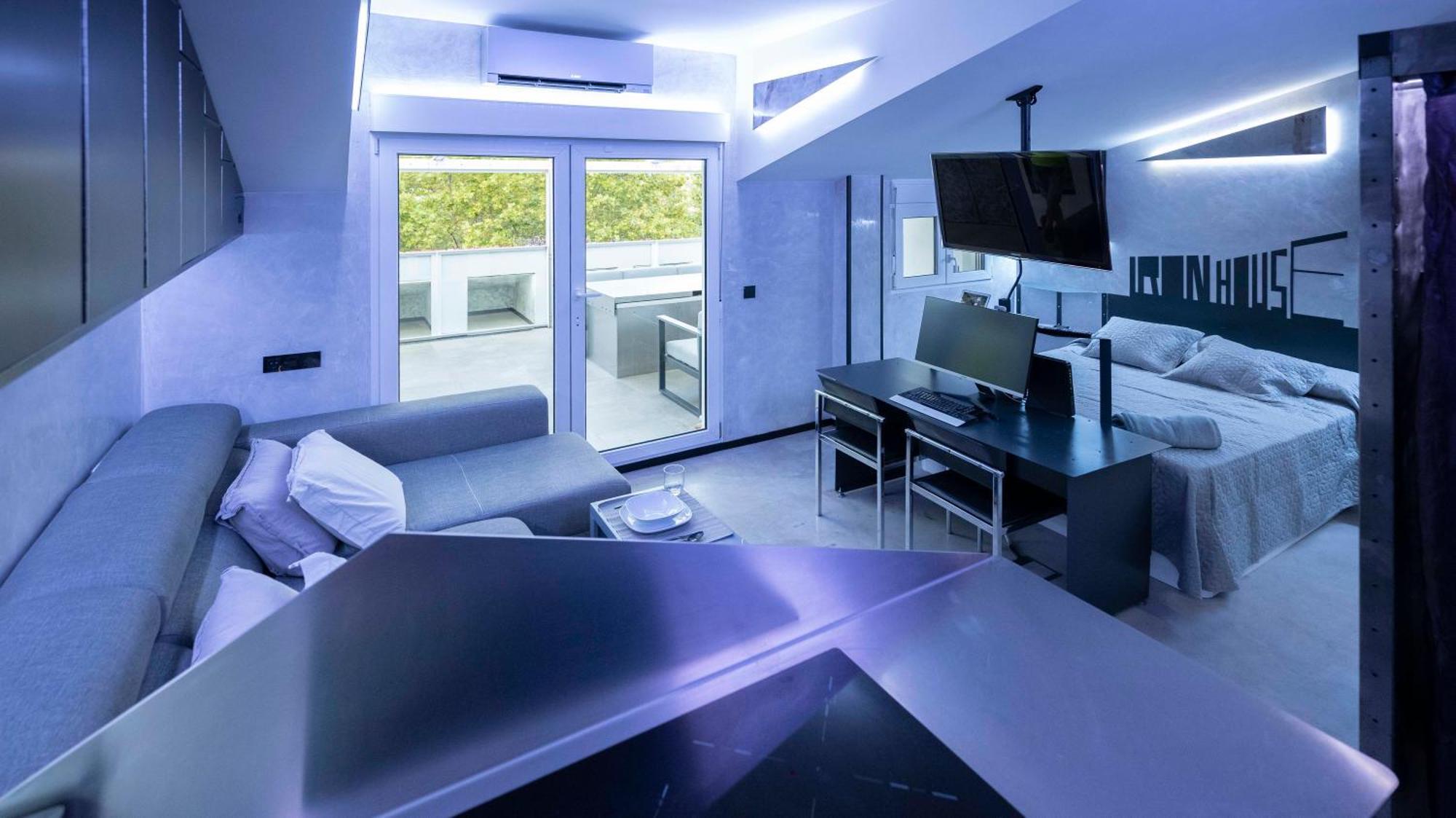 Apartment Iron House - Luxury Penthouse With Bathtub *
