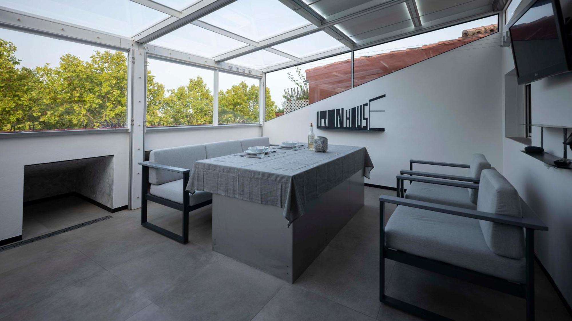 Iron House - Penthouse With Bathtub In Golden Mile & Roman Bridge *