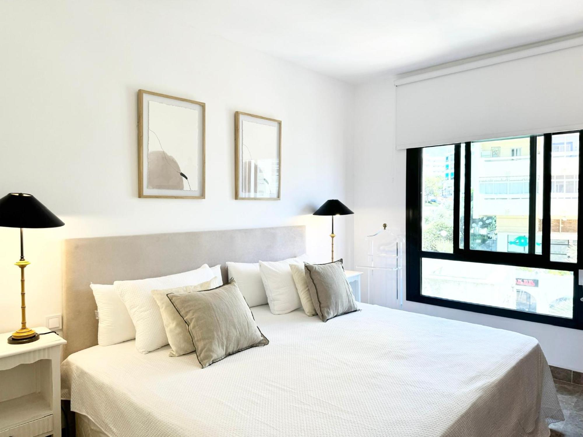 Apartment Ricardo Soriano 12 Center - Eaw Homes *