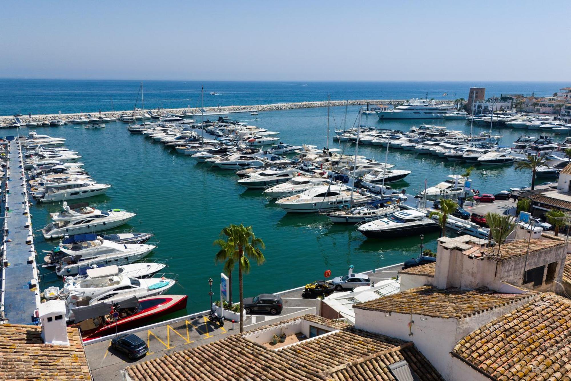 241 Puerto Banus Front Line Apartment Marbella