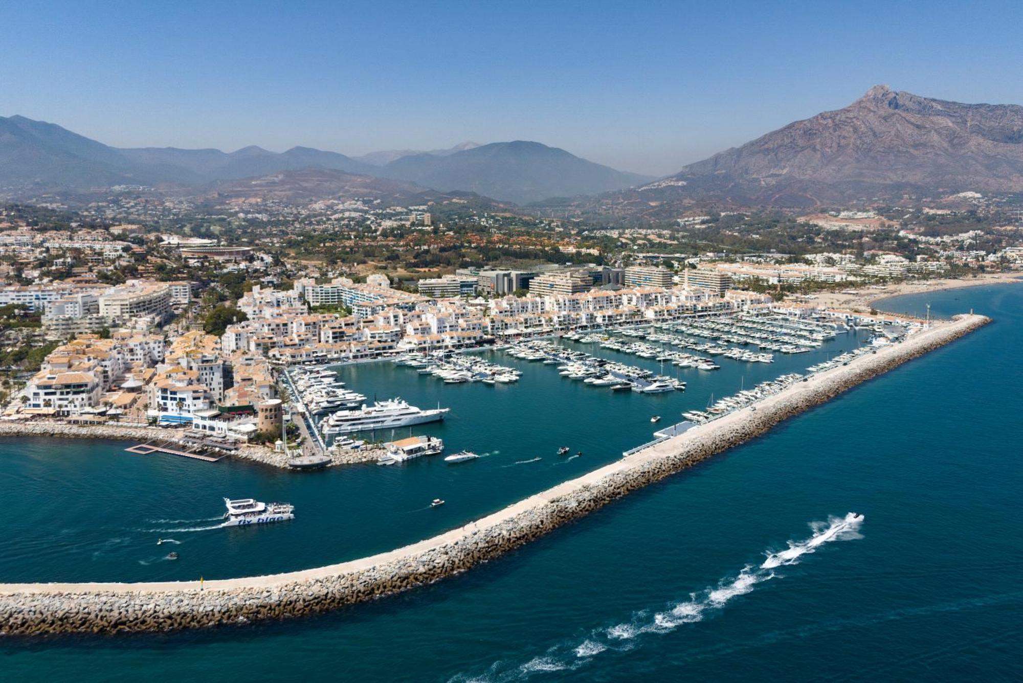 241 Puerto Banus Front Line Apartment