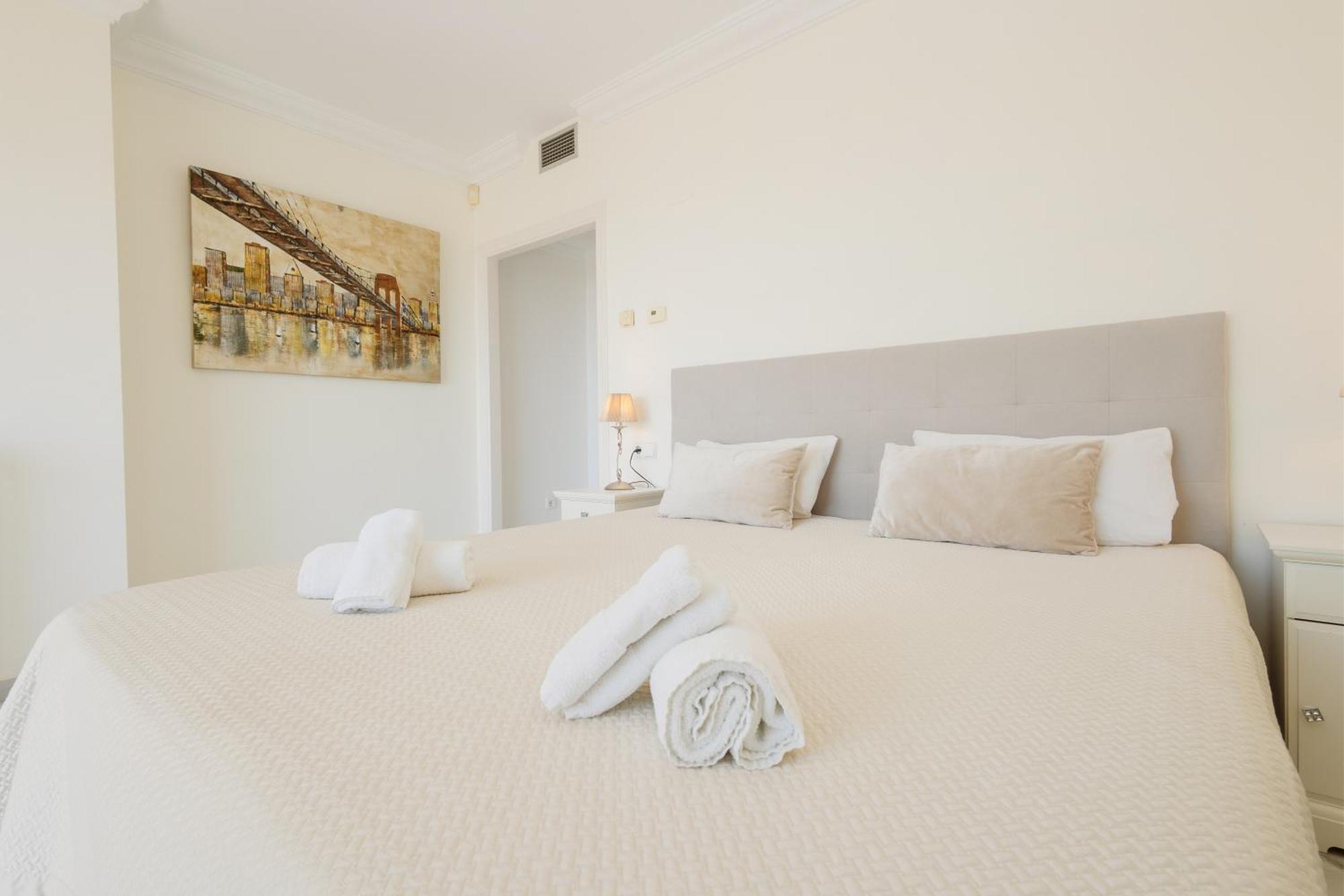 4 Bedroom With Jacuzzi And Terrace With Panoramic Sea Views, In Nueva Andalucia, Appartement