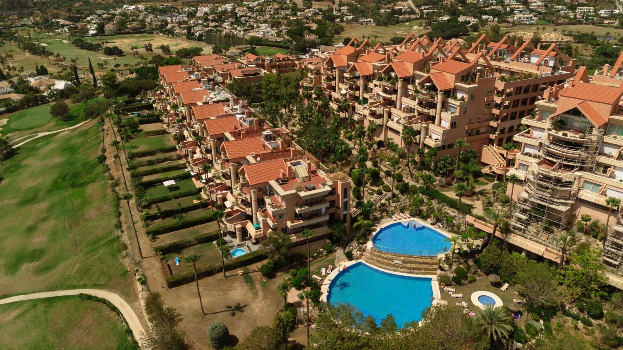 Appartement 4 Bedroom With Jacuzzi And Terrace With Panoramic Sea Views, In Nueva Andalucia,