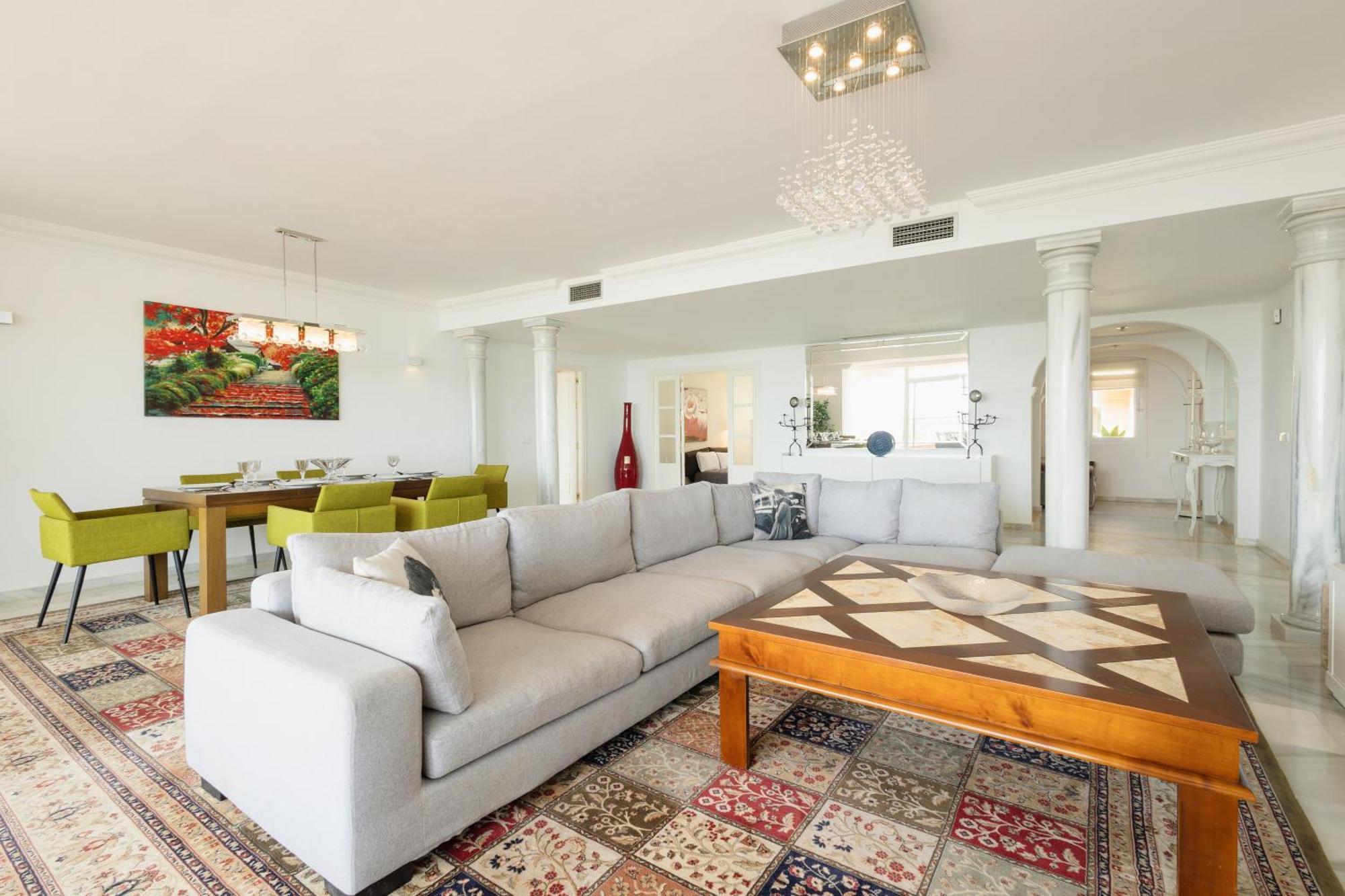 4 Bedroom With Jacuzzi And Terrace With Panoramic Sea Views, In Nueva Andalucia, Appartement *