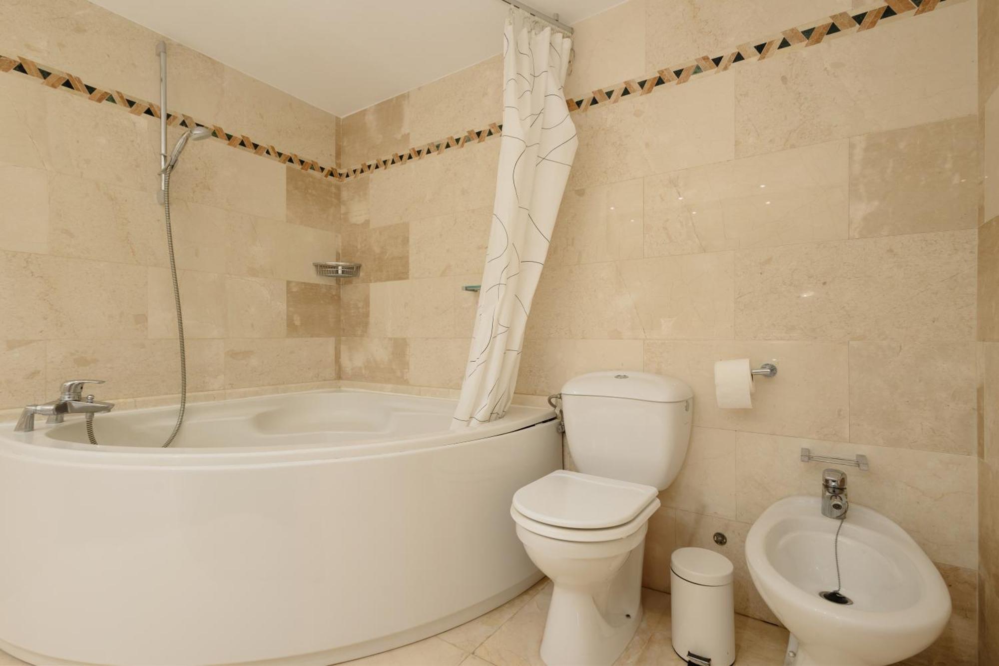 Appartement 4 Bedroom With Jacuzzi And Terrace With Panoramic Sea Views, In Nueva Andalucia, Marbella