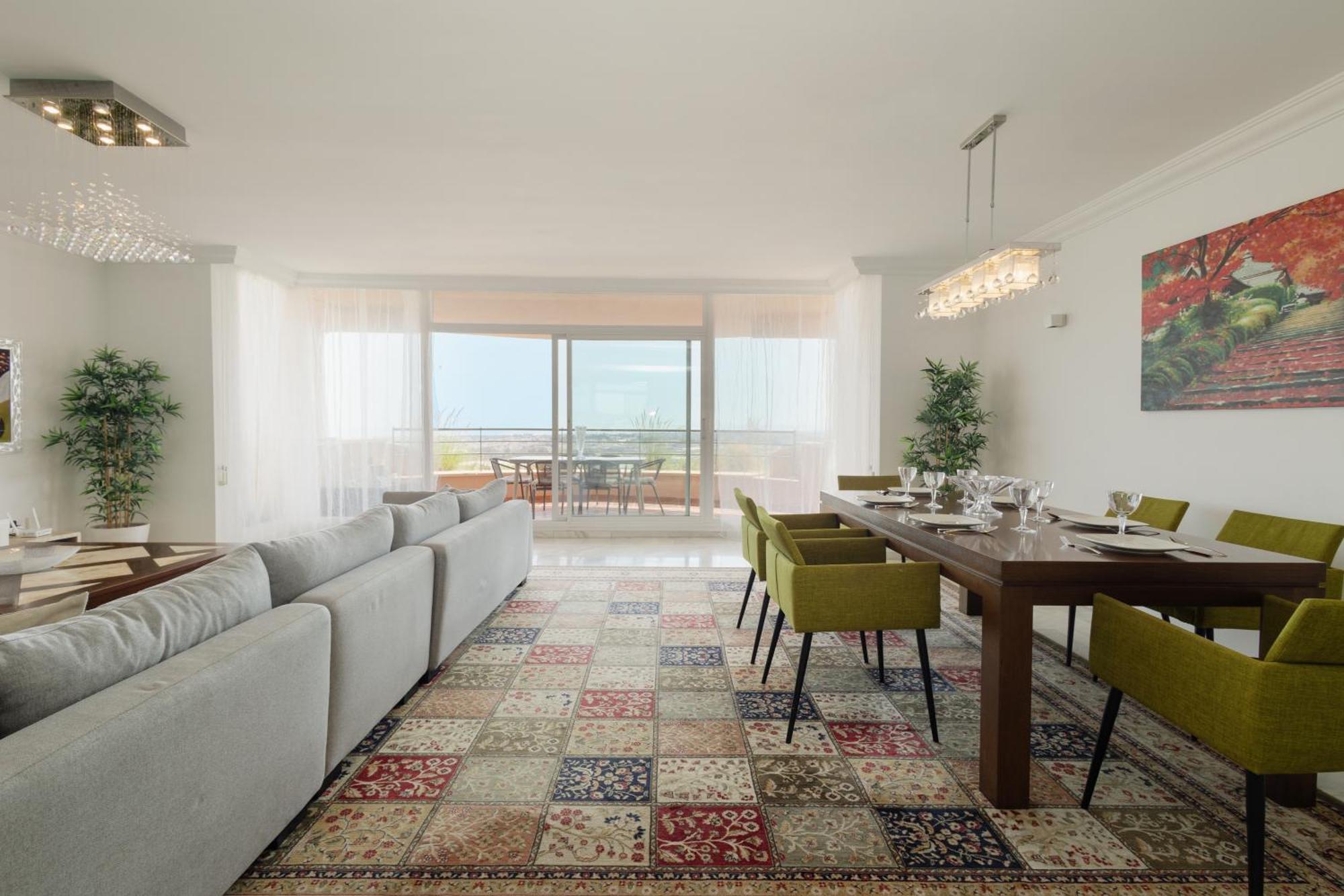 4 Bedroom With Jacuzzi And Terrace With Panoramic Sea Views, In Nueva Andalucia, Appartement