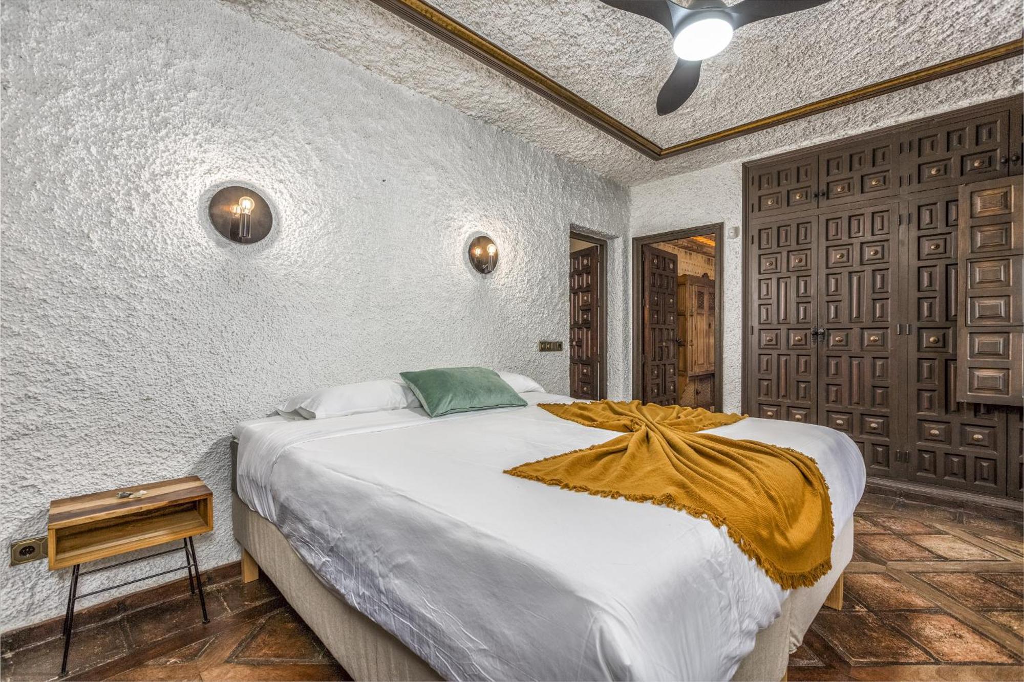 Villa Vivi Homes - Costabella Pool, Sauna, Garden & Marbella